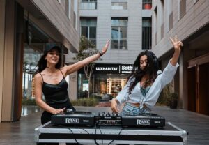 Duo Female DJ
