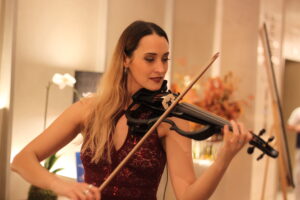 Violinist  MQ